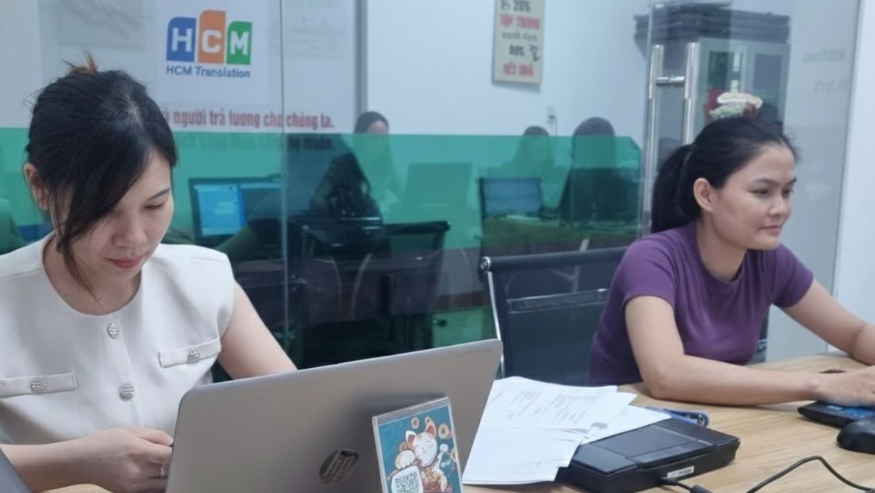 Văn phòng giao dịch chuyên nghiệp sẵn sàng hỗ trợ khách hàng 24/7.